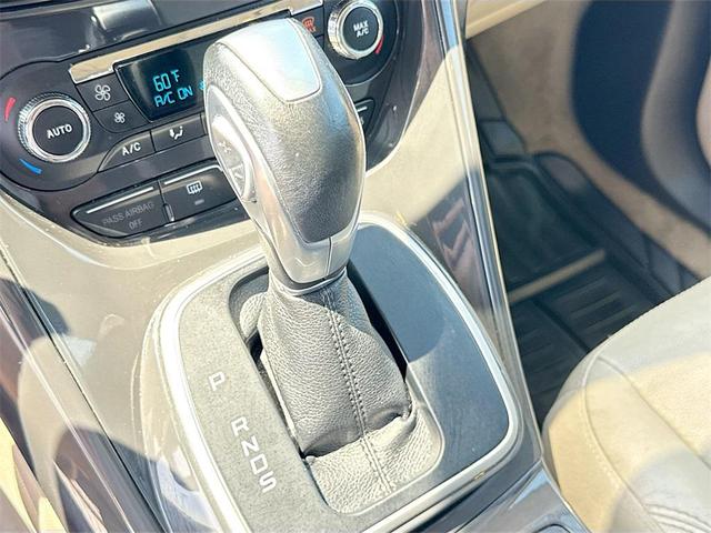 Photo of 2014 White Platinum Tricoat Ford Escape