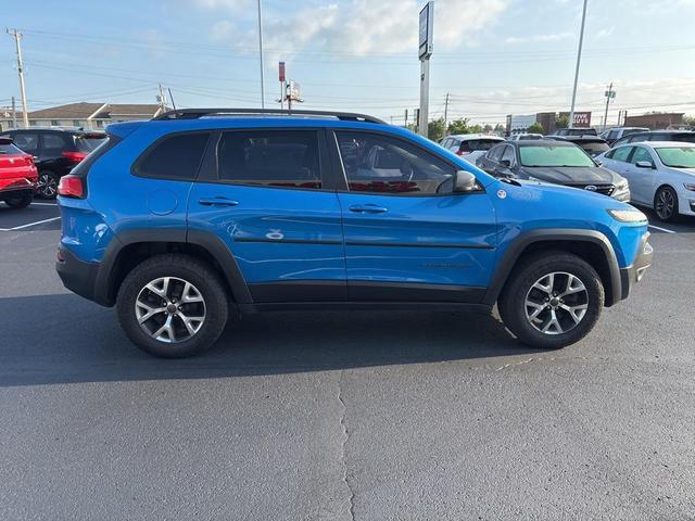 Photo of 2018 Hydro Blue Pearlcoat Jeep Cherokee