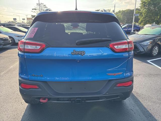 Photo of 2018 Hydro Blue Pearlcoat Jeep Cherokee
