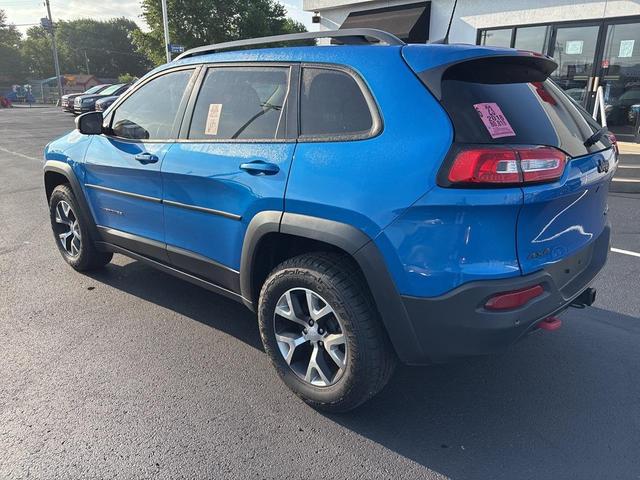 Photo of 2018 Hydro Blue Pearlcoat Jeep Cherokee