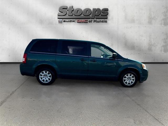 Photo of 2009 Melbourne Green Pearlcoat Chrysler Town & Country