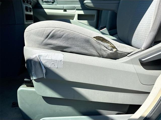 Photo of 2009 Melbourne Green Pearlcoat Chrysler Town & Country