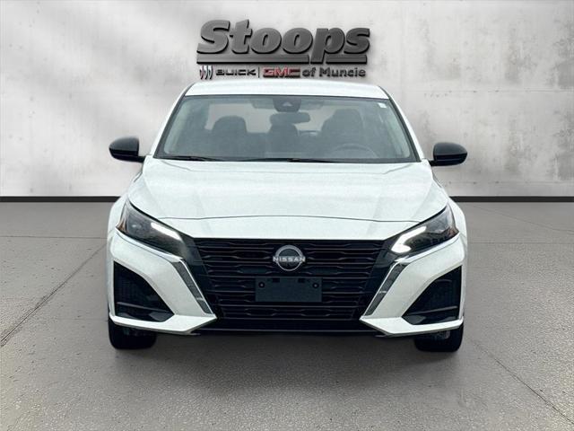 Photo of 2024 Pearl White Tricoat Nissan Altima