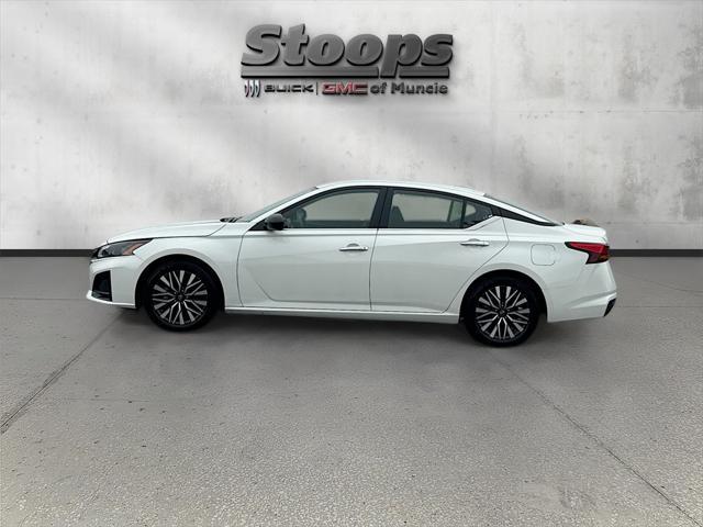 Photo of 2024 Pearl White Tricoat Nissan Altima