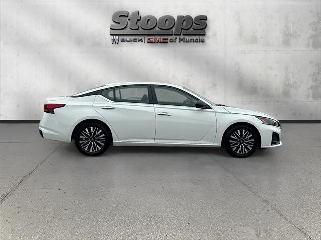 Photo of 2024 Pearl White Tricoat Nissan Altima