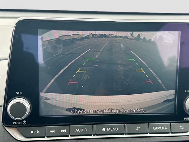 Photo of 2024 Pearl White Tricoat Nissan Altima