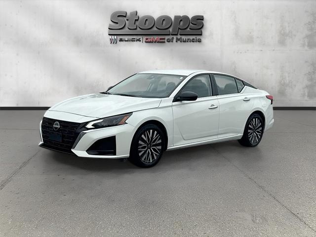 Photo of 2024 Pearl White Tricoat Nissan Altima