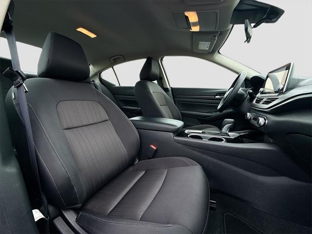 Photo of 2024 Pearl White Tricoat Nissan Altima