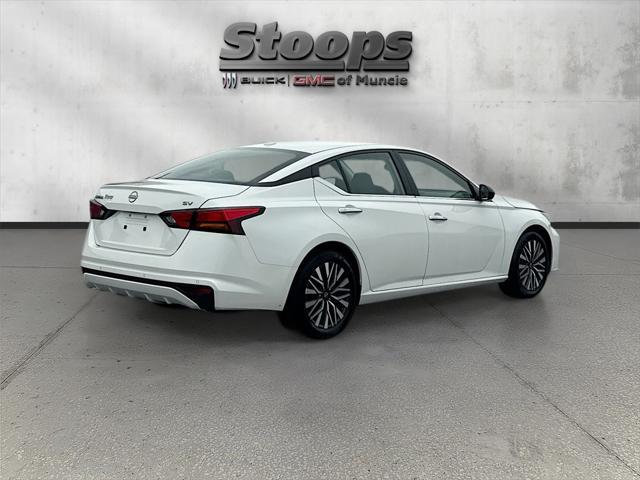 Photo of 2024 Pearl White Tricoat Nissan Altima