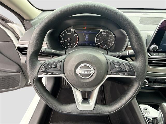 Photo of 2024 Pearl White Tricoat Nissan Altima