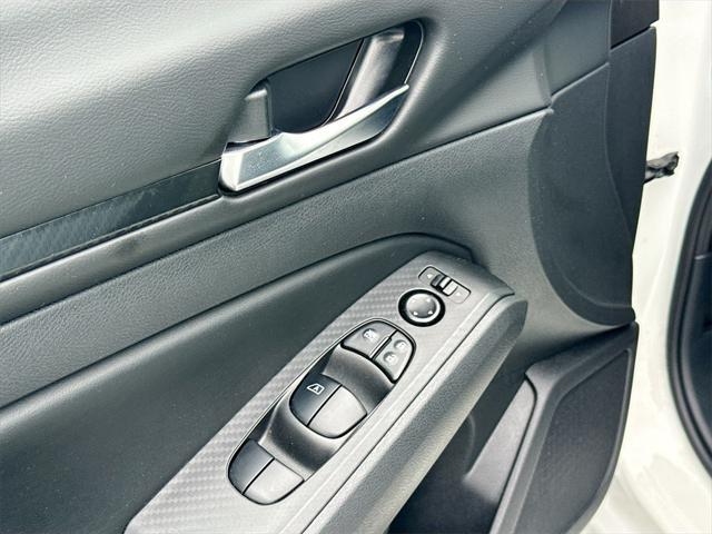Photo of 2024 Pearl White Tricoat Nissan Altima