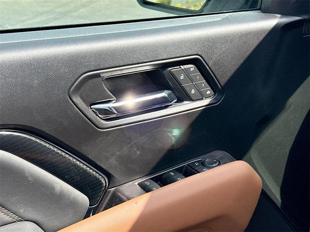 Photo of 2026 Summit White GMC Canyon