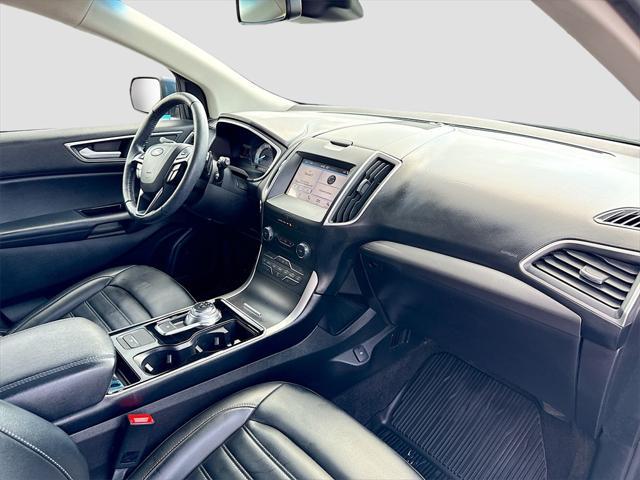 Photo of 2019 Blue Metallic Ford Edge