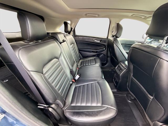 Photo of 2019 Blue Metallic Ford Edge