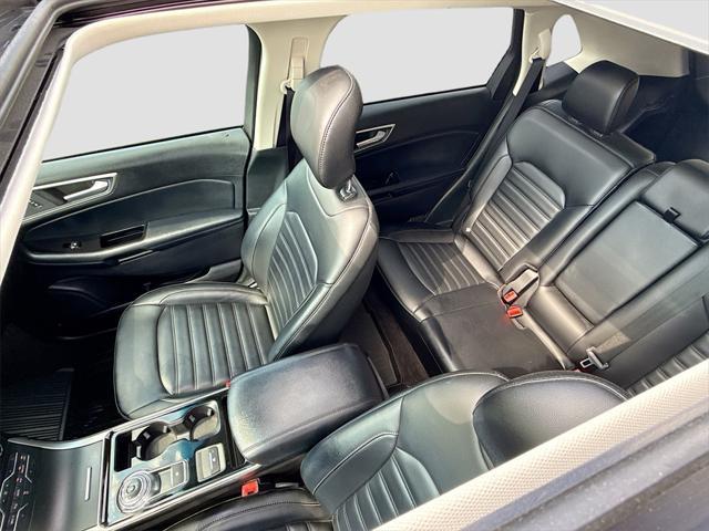 Photo of 2019 Blue Metallic Ford Edge