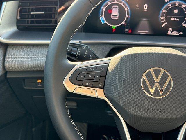 Photo of 2025 Pure White Volkswagen Tiguan