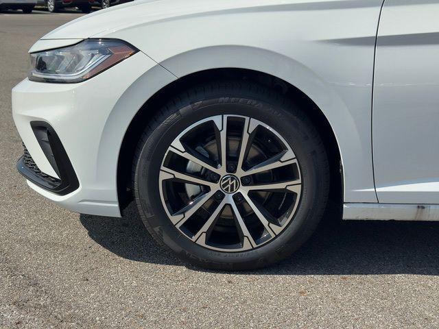Photo of 2025 Pure White Volkswagen Jetta