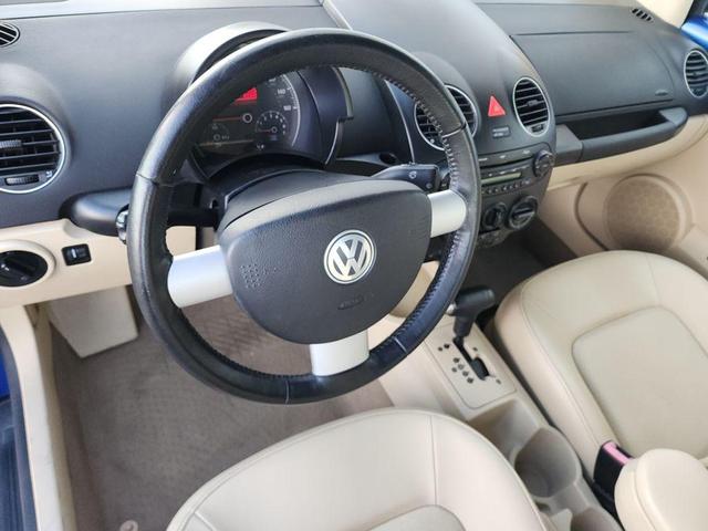 Photo of 2008 Blue Volkswagen New Beetle