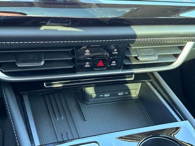 Photo of 2025 Pure White Volkswagen Atlas