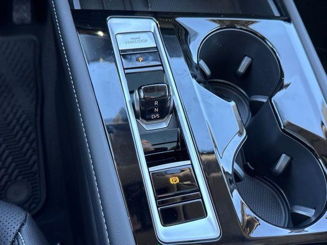 Photo of 2025 Pure White Volkswagen Atlas