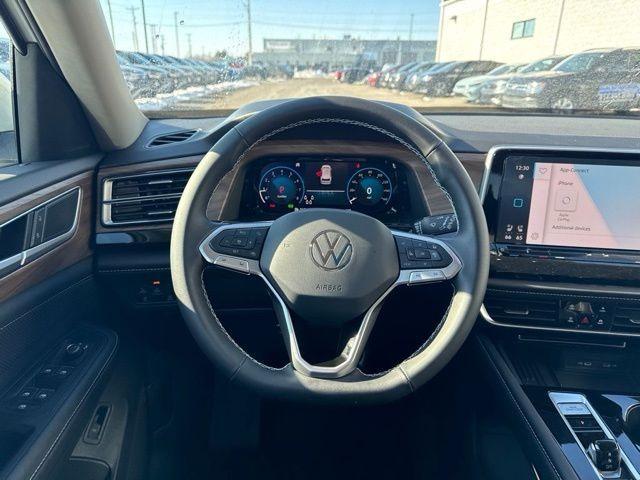 Photo of 2025 Pure White Volkswagen Atlas