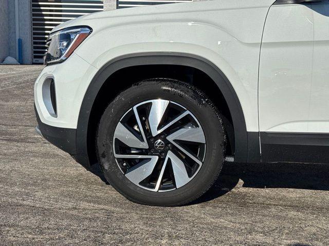 Photo of 2025 Pure White Volkswagen Atlas