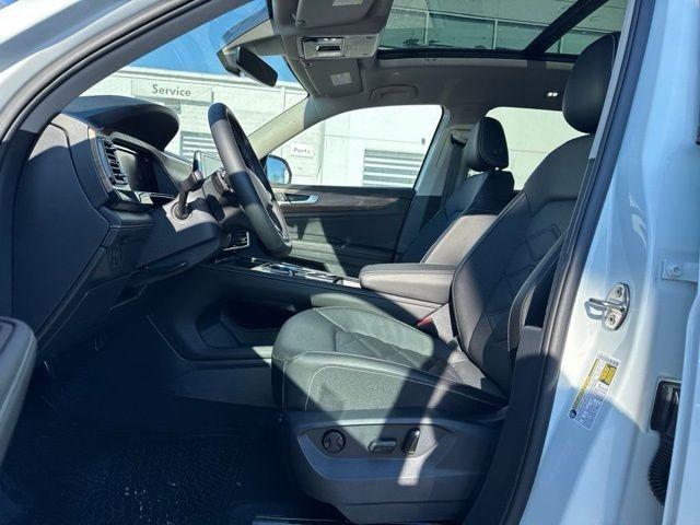 Photo of 2025 Pure White Volkswagen Atlas