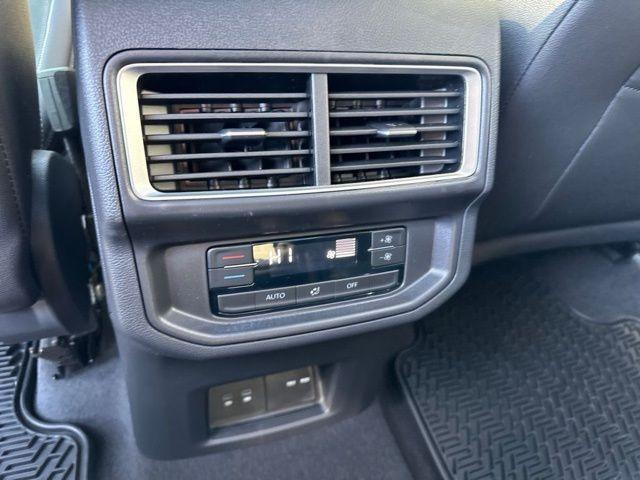 Photo of 2025 Pure White Volkswagen Atlas