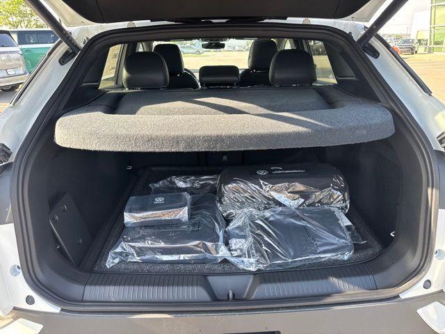 Photo of 2025 Opal White Pearl Effect Volkswagen ID.4