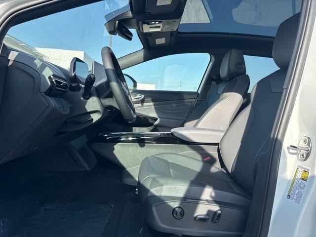 Photo of 2025 Opal White Pearl Effect Volkswagen ID.4