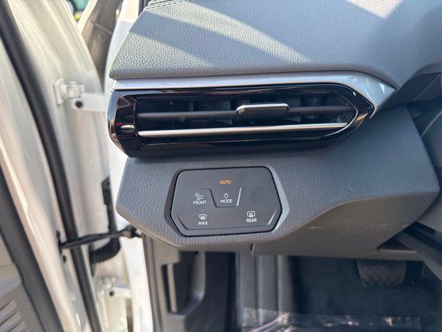 Photo of 2025 Opal White Pearl Effect Volkswagen ID.4