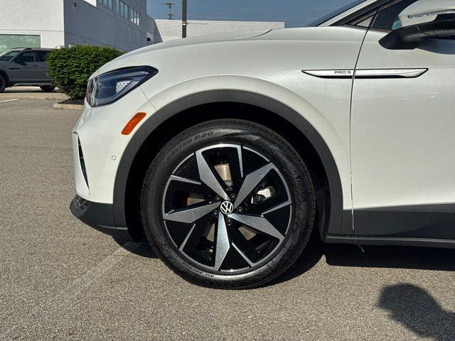 Photo of 2025 Opal White Pearl Effect Volkswagen ID.4