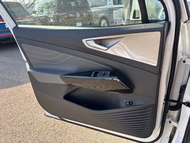 Photo of 2025 Opal White Pearl Effect Volkswagen ID.4
