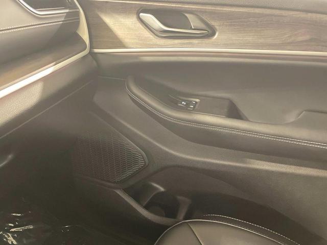 Photo of 2024 Velvet Red Pearlcoat Jeep Grand Cherokee