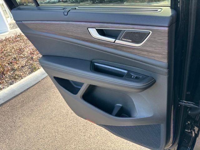 Photo of 2025 Deep Black Pearl Effect Volkswagen Atlas
