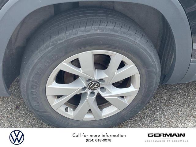 Photo of 2021 Deep Black Pearl Effect Volkswagen Atlas Cross Sport