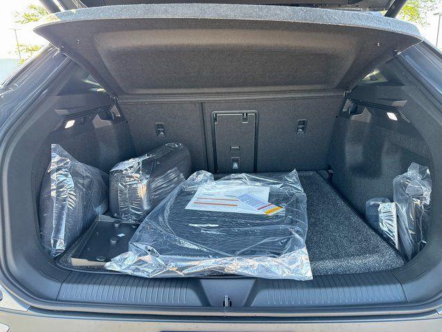Photo of 2025 Pure Gray Volkswagen ID.4