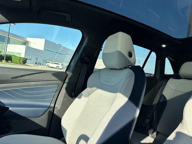 Photo of 2025 Pure Gray Volkswagen ID.4