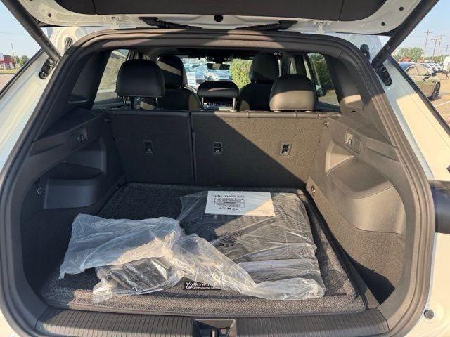 Photo of 2025 Opal White Pearl Effect Volkswagen Tiguan
