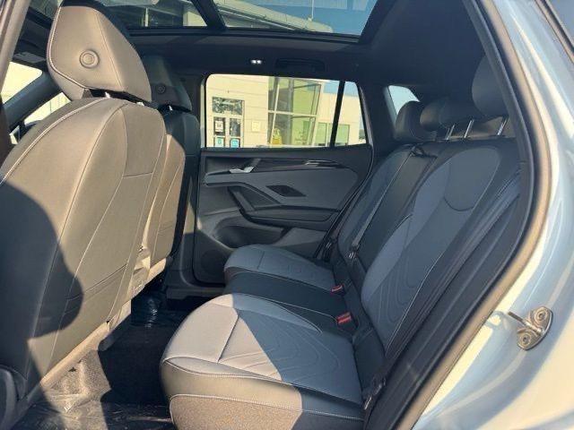 Photo of 2025 Opal White Pearl Effect Volkswagen Tiguan