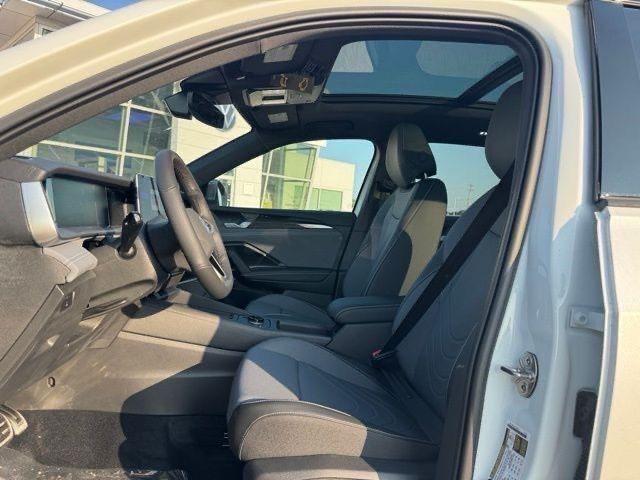 Photo of 2025 Opal White Pearl Effect Volkswagen Tiguan