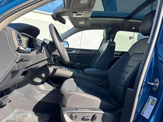 Photo of 2025 Mountain  Lake Blue Volkswagen Atlas