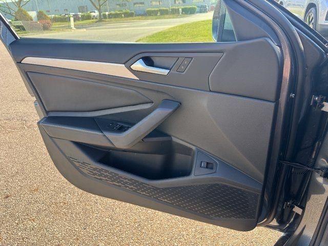 Photo of 2025 Platinum Gray Metallic Volkswagen Jetta