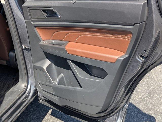 Photo of 2023 Platinum Gray Metallic Volkswagen Atlas