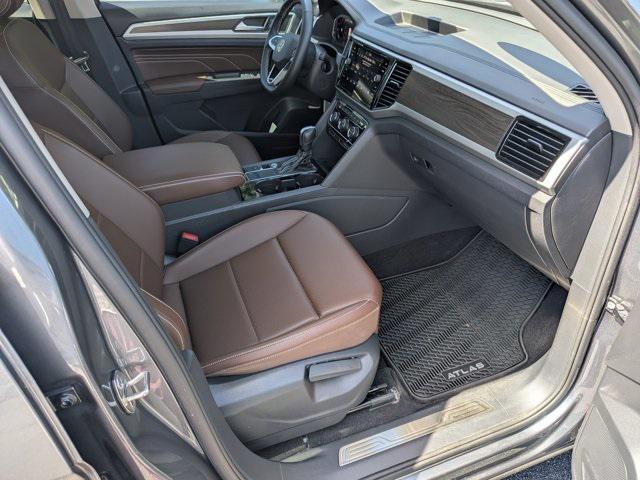 Photo of 2023 Platinum Gray Metallic Volkswagen Atlas