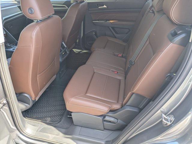Photo of 2023 Platinum Gray Metallic Volkswagen Atlas