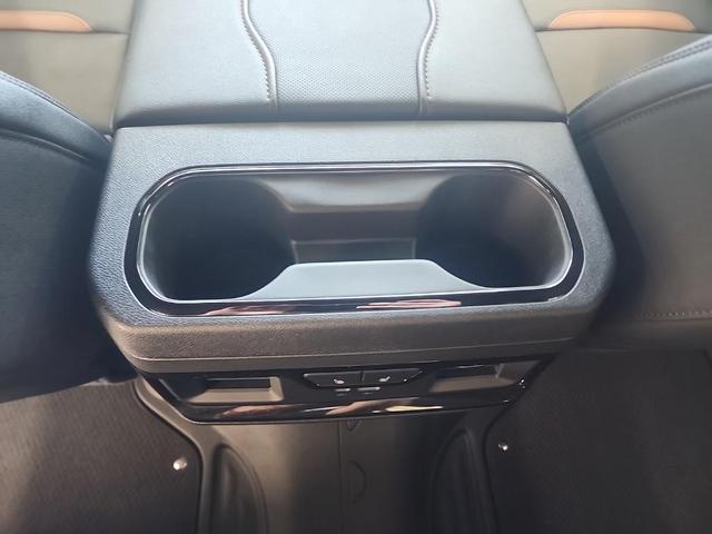 Photo of 2024 Summit White GMC Sierra 1500