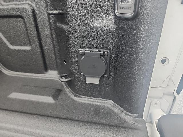 Photo of 2024 Summit White GMC Sierra 1500