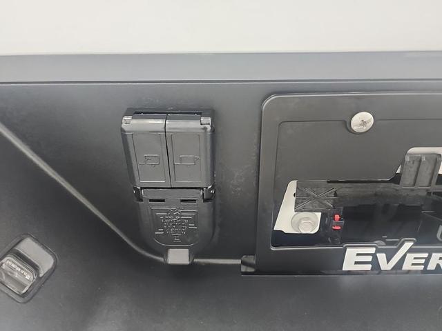 Photo of 2024 Summit White GMC Sierra 1500