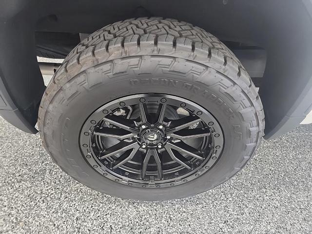 Photo of 2024 Summit White GMC Sierra 1500